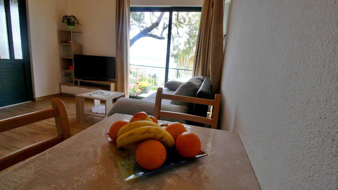 Holiday Home Jozo Omis Exterior photo