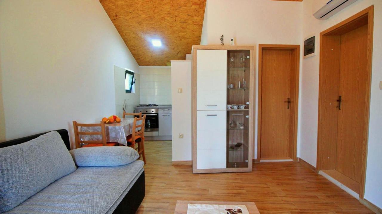 Holiday Home Jozo Omis Exterior photo